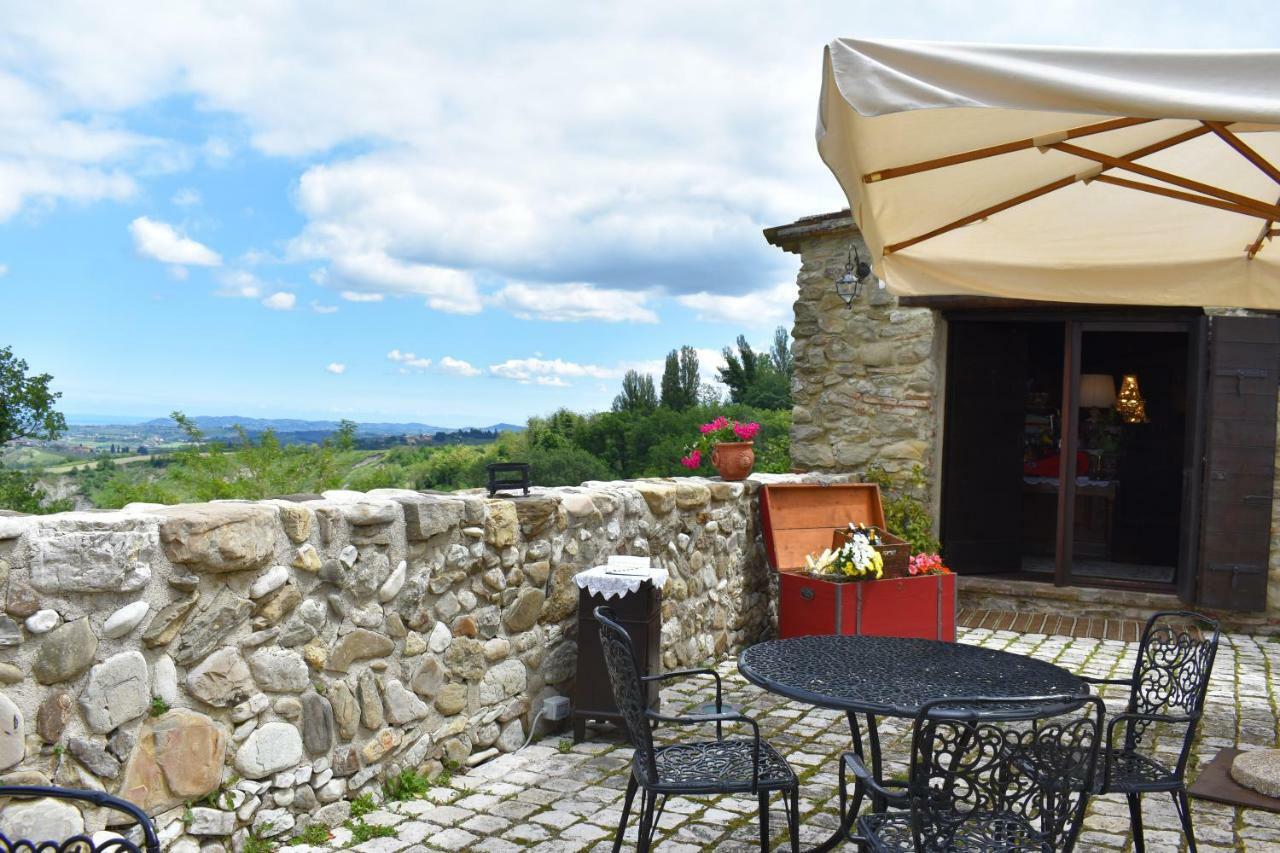 Castello Di Albereto Hotel Trarivi Luaran gambar
